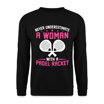 Unterschätze niemals eine Frau mit Padelracket - Unisex Pullover - Schwarz - Vorne - Alina (178cm) & Michal (187cm)