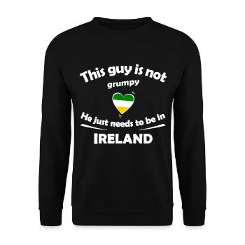 Irland Herzdesign Grumpy? Nicht nötig - Unisex Pullover - Schwarz - Vorne - Alina (178cm) & Michal (187cm)