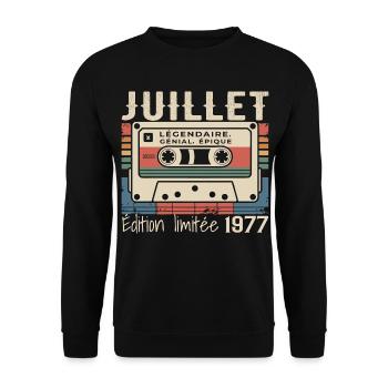 Cassette Rétro 1977 Cadeau Anniversaire Juillet 19 - Sweat-shirt Unisexe - noir - Devant - Alina (178cm) & Michal (187cm)