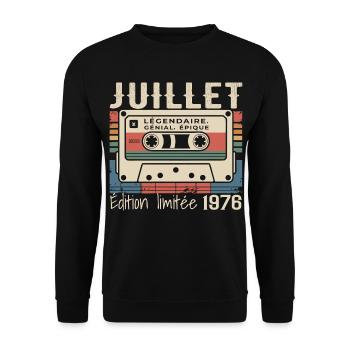 Cassette Rétro 1976 Cadeau Anniversaire Juillet 19 - Sweat-shirt Unisexe - noir - Devant - Alina (178cm) & Michal (187cm)