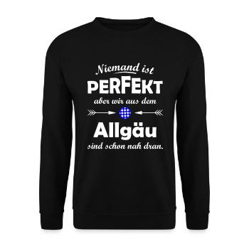 Allgäu-Pride: Niemand ist perfect - Unisex Pullover - Schwarz - Vorne - Alina (178cm) & Michal (187cm)