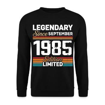 September 1985 Jahrgang September 1985 - Unisex Pullover - Schwarz - Vorne - Alina (178cm) & Michal (187cm)