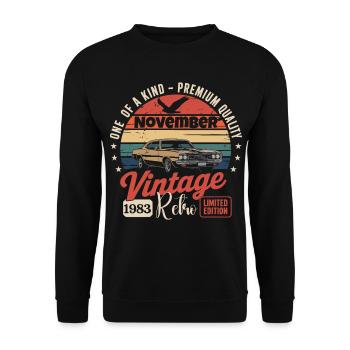 November 1983 Retro-Retro-Wagen November 1983 - Unisex Pullover - Schwarz - Vorne - Alina (178cm) & Michal (187cm)