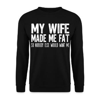 Lustiges Ehemann Shirt: My Wife Made Me Fat - Unisex Pullover - Schwarz - Vorne - Alina (178cm) & Michal (187cm)