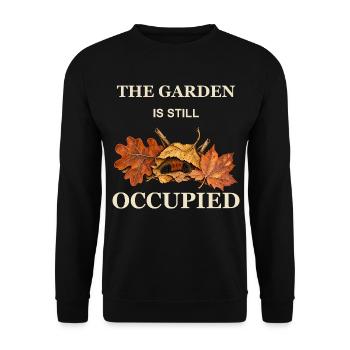 Der Garten ist noch immer besetzt - Unisex Pullover - Schwarz - Vorne - Alina (178cm) & Michal (187cm)