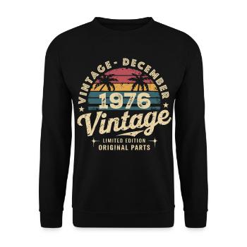 Vintage Dezember 1976 – Retro Beach & Surf Style - Unisex Pullover - Schwarz - Vorne - Alina (178cm) & Michal (187cm)