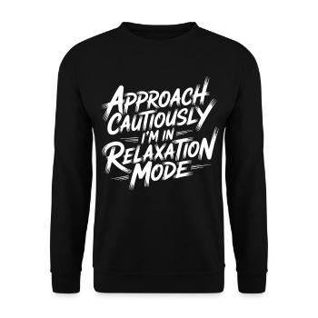 Relaxation Mode – Ruhige Lässigkeit - Unisex Pullover - Schwarz - Vorne - Alina (178cm) & Michal (187cm)