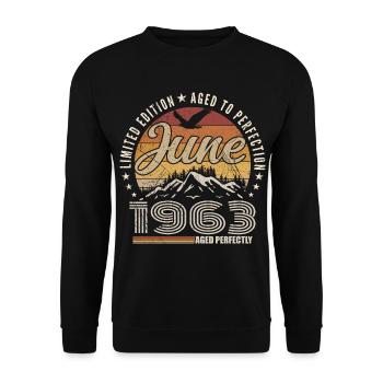 June 1963 Gift 62nd Anniversary June 1963 Retro - Unisex Sweatshirt - black - Front - Alina (178cm) & Michal (187cm)