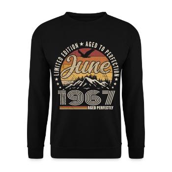 June 1967 58th Anniversary Gift June 1967 Retro - Unisex Sweatshirt - black - Front - Alina (178cm) & Michal (187cm)