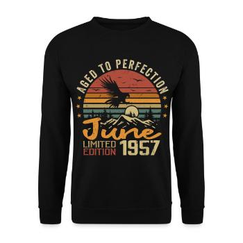 Jahrgang Juni 1957 Juni 1957 Geboren Juni 1957 Retro - Unisex Pullover - Schwarz - Vorne - Alina (178cm) & Michal (187cm)