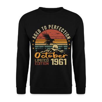 Vintage October 1961 - October 1961 Retro Gift - Unisex Sweatshirt - black - Front - Alina (178cm) & Michal (187cm)