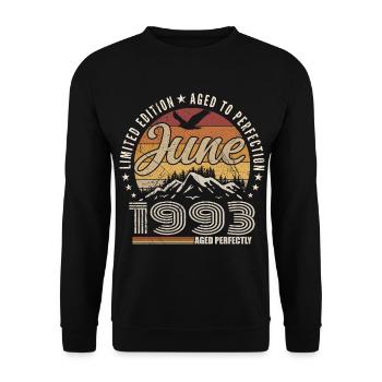 June 1993 Gift 32nd Anniversary June 1993 Retro - Unisex Sweatshirt - black - Front - Alina (178cm) & Michal (187cm)