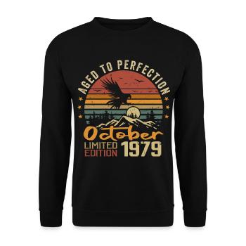 Vintage October 1979 - October 1979 Retro Gift - Unisex Sweatshirt - black - Front - Alina (178cm) & Michal (187cm)