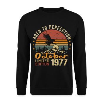Vintage October 1977 - October 1977 Retro Gift - Unisex Sweatshirt - black - Front - Alina (178cm) & Michal (187cm)