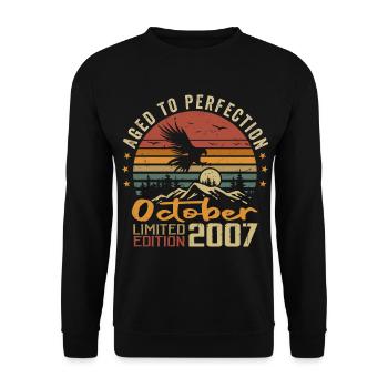 Vintage October 2007 - October 2007 Retro Gift - Unisex Sweatshirt - black - Front - Alina (178cm) & Michal (187cm)