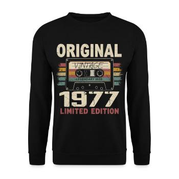 1977 Geburtstagsgeschenk 1977 Jahrgang 1977 Retro - Unisex Pullover - Schwarz - Vorne - Alina (178cm) & Michal (187cm)