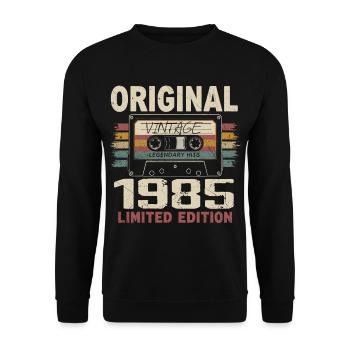 1985 Geburtstagsgeschenk 1985 Jahrgang 1985 Retro - Unisex Pullover - Schwarz - Vorne - Alina (178cm) & Michal (187cm)