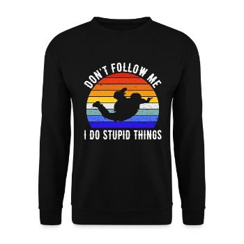 Folge mir nicht Ich mache dumme Sachen - Fallschirmspringen I - Unisex Pullover - Schwarz - Vorne - Alina (178cm) & Michal (187cm)