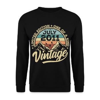 Born in July 2011 Born in July 2011 Born in July 2011 - Unisex Sweatshirt - black - Front - Alina (178cm) & Michal (187cm)