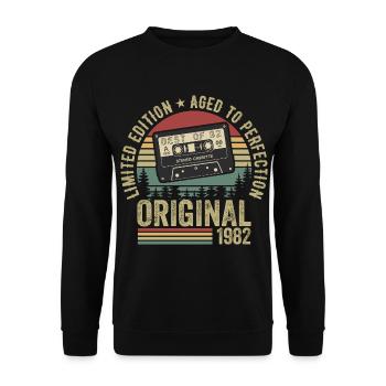 1982 Vintage Vintage 1982 Birthday 1982 Retro - Unisex Sweatshirt - black - Front - Alina (178cm) & Michal (187cm)
