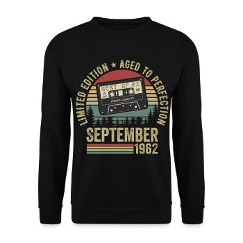 Né en septembre 1962 Millésime 1962 - Sweat-shirt Unisexe - noir - Devant - Alina (178cm) & Michal (187cm)