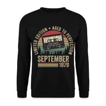 Born in September 1979 Vintage 1979 - Unisex Sweatshirt - black - Front - Alina (178cm) & Michal (187cm)