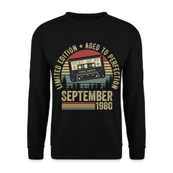 Né en septembre 1980 Millésime 1980 - Sweat-shirt Unisexe - noir - Devant - Alina (178cm) & Michal (187cm)
