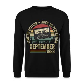 Né en septembre 1983 Millésime 1983 - Sweat-shirt Unisexe - noir - Devant - Alina (178cm) & Michal (187cm)