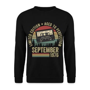 Né en septembre 1976 Millésime 1976 - Sweat-shirt Unisexe - noir - Devant - Alina (178cm) & Michal (187cm)