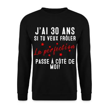 J’ai 30 ans cadeau anniversaire 30 ans humour - Sweat-shirt Unisexe - noir - Devant - Alina (178cm) & Michal (187cm)