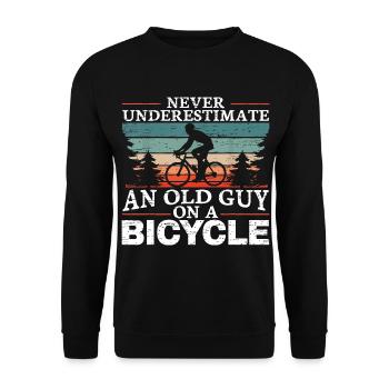 Unterschätze niemals einen alten Mann auf einem Fahrrad Männer - Unisex Pullover - Schwarz - Vorne - Alina (178cm) & Michal (187cm)