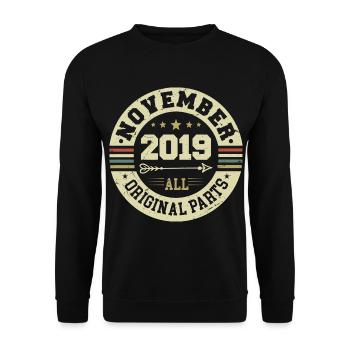 Vintage November 2019 - Geburtstag November 2019 - Unisex Pullover - Schwarz - Vorne - Alina (178cm) & Michal (187cm)