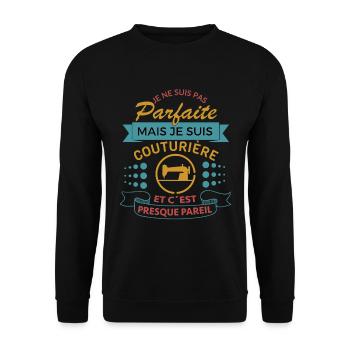 Couturière shirt couture je ne suis pas parfaite - Sweat-shirt Unisexe - noir - Devant - Alina (178cm) & Michal (187cm)