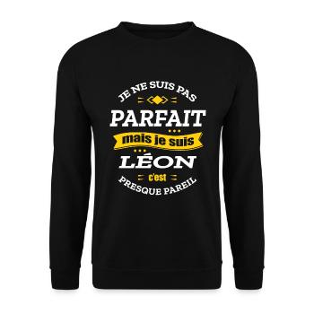 LÉON PARFAIT - PRENOM LÉON - Sweat-shirt Unisexe - noir - Devant - Alina (178cm) & Michal (187cm)