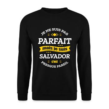 SALVADOR PARFAIT - PRENOM SALVADOR - Sweat-shirt Unisexe - noir - Devant - Alina (178cm) & Michal (187cm)