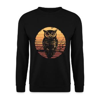 Eule Vintage Sonnenuntergang - Unisex Pullover - Schwarz - Vorne - Alina (178cm) & Michal (187cm)