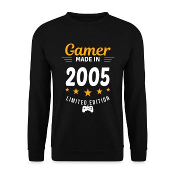 Gamer aus dem Jahr 2005 - Unisex Pullover - Schwarz - Vorne - Alina (178cm) & Michal (187cm)