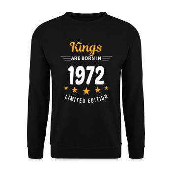 Kings SIND GEBOREN IM JAHR 1972 - Unisex Pullover - Schwarz - Vorne - Alina (178cm) & Michal (187cm)