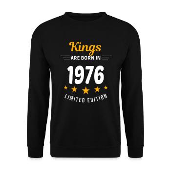 Kings SIND GEBOREN IM JAHR 1976 - Unisex Pullover - Schwarz - Vorne - Alina (178cm) & Michal (187cm)