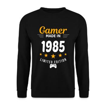 Gamer made in 1985 - Unisex Sweatshirt - black - Front - Alina (178cm) & Michal (187cm)