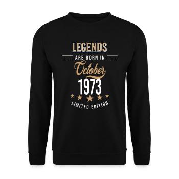 Legenden werden im Oktober 1973 geboren - Unisex Pullover - Schwarz - Vorne - Alina (178cm) & Michal (187cm)
