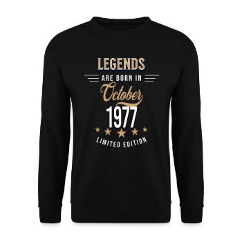 Legenden werden im Oktober 1977 geboren - Unisex Pullover - Schwarz - Vorne - Alina (178cm) & Michal (187cm)