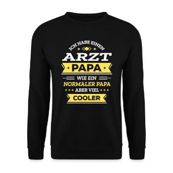 ARZT PAPA WIE EIN NORMALER PAPA ABER VIEL COOLER - Unisex Pullover - Schwarz - Vorne - Alina (178cm) & Michal (187cm)