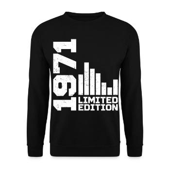 Vintage 1971 Birthday Gift 1971 Year 1971 - Unisex Sweatshirt - black - Front - Alina (178cm) & Michal (187cm)