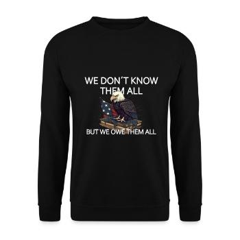 We Don't Know Them All But We Owe Them All Veteran - Unisex Pullover - Schwarz - Vorne - Alina (178cm) & Michal (187cm)