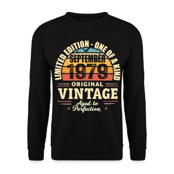 September 1979 Gift 1979 Vintage September 1979 - Unisex Sweatshirt - black - Front - Alina (178cm) & Michal (187cm)