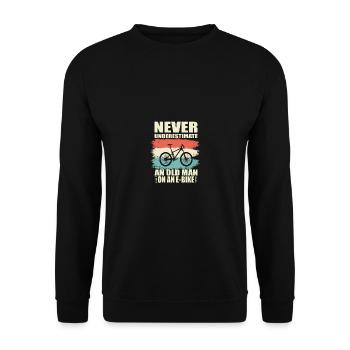 Funny Some Grandpas Take Naps Real Grandpas Go - Unisex Pullover - Schwarz - Vorne - Alina (178cm) & Michal (187cm)