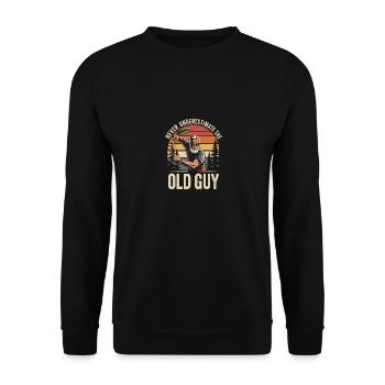 Never Underestimate the old guy disc golfing - Unisex Pullover - Schwarz - Vorne - Alina (178cm) & Michal (187cm)