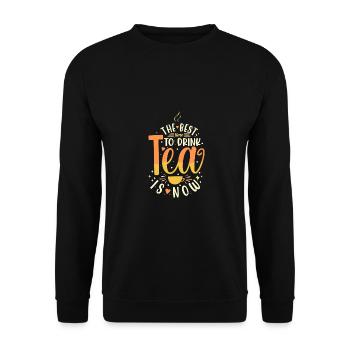 The Best Time To Drink Tea Is Now Tea Drinking Cup - Unisex Pullover - Schwarz - Vorne - Alina (178cm) & Michal (187cm)