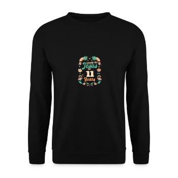 Aimé par Jésus pendant 11 ans 11e anniversaire - Sweat-shirt Unisexe - noir - Devant - Alina (178cm) & Michal (187cm)